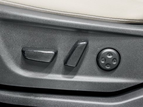 Used 2023 Nissan Ariya AWD image 7