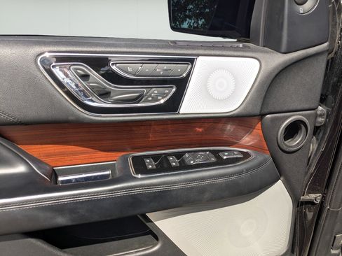 Used 2020 Lincoln Navigator Reserve w/ Equipment Group 208A Reserve RWD image 7