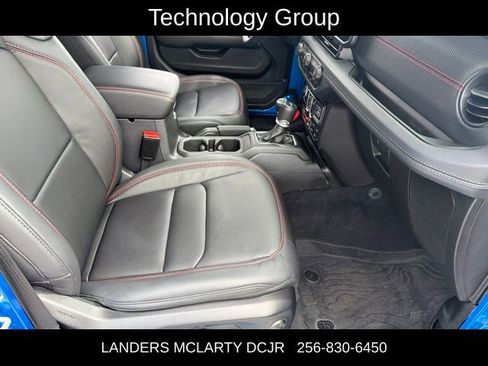 Used 2025 Jeep Gladiator Rubicon w/ Dual Top Group AWD/4WD image 11