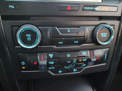 Used 2017 Ford Explorer XLT w/ Equipment Group 202A FWD image 39