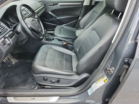 Used 2017 Volkswagen Passat 1.8T R-Line FWD image 9