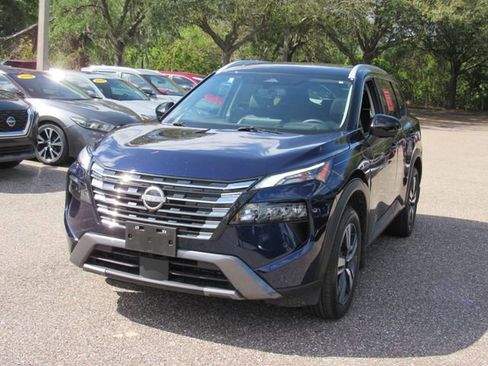 Certified 2025 Nissan Rogue SL w/ SL Premium Package FWD image 8