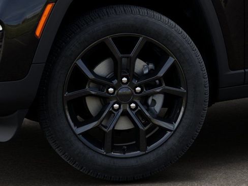 Used 2025 Jeep Grand Cherokee Limited image 8