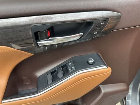 Used 2021 Toyota Highlander Platinum image 11