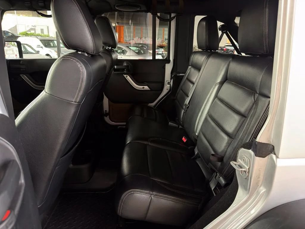 Used 2011 Jeep Wrangler Unlimited Rubicon w/ Dual Top Group AWD/4WD image 27