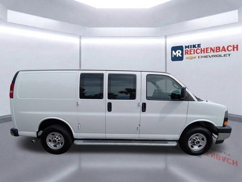 Used 2024 GMC Savana 2500 w/ Driver Convenience Package RWD image 3
