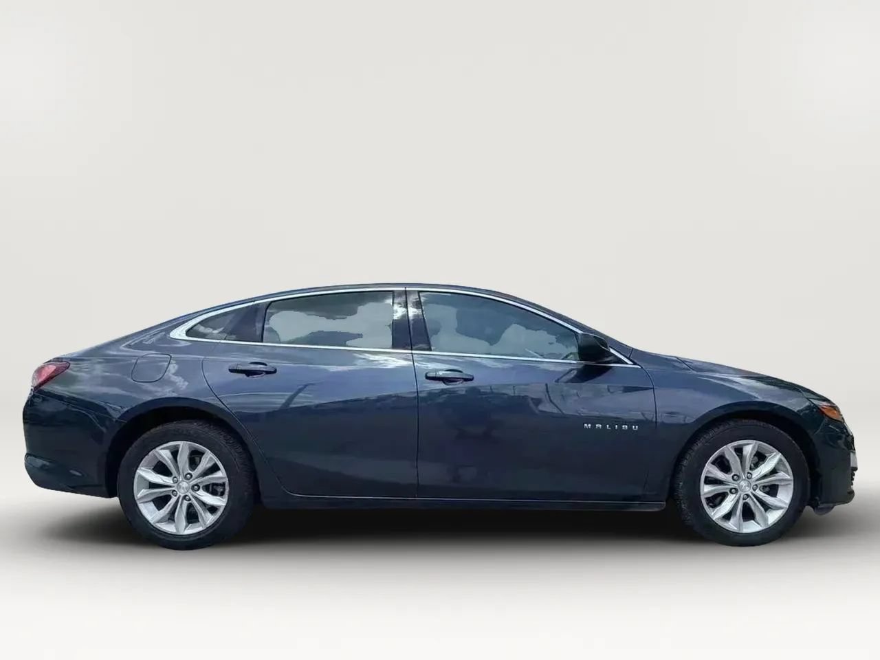 Used 2021 Chevrolet Malibu LT FWD image 11