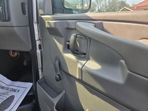 Used 2006 GMC Savana 1500 Passenger image 37