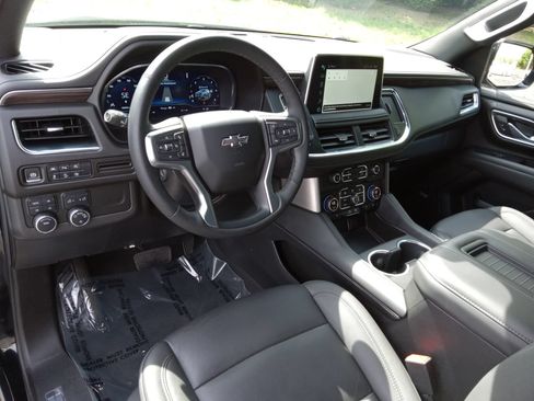 Used 2024 Chevrolet Tahoe Z71 w/ Luxury Package AWD/4WD image 12