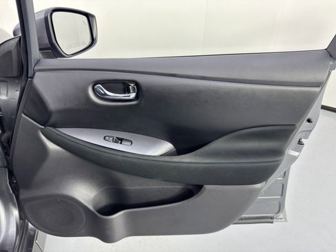 Used 2025 Nissan Leaf S image 36