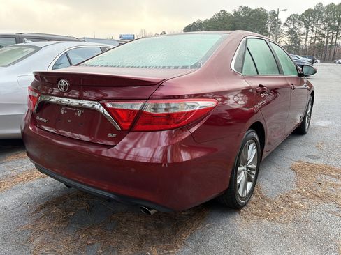 Used 2017 Toyota Camry SE image 11