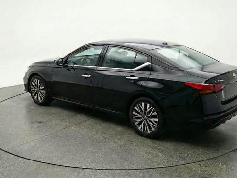 Used 2025 Nissan Altima 2.5 SV FWD image 6