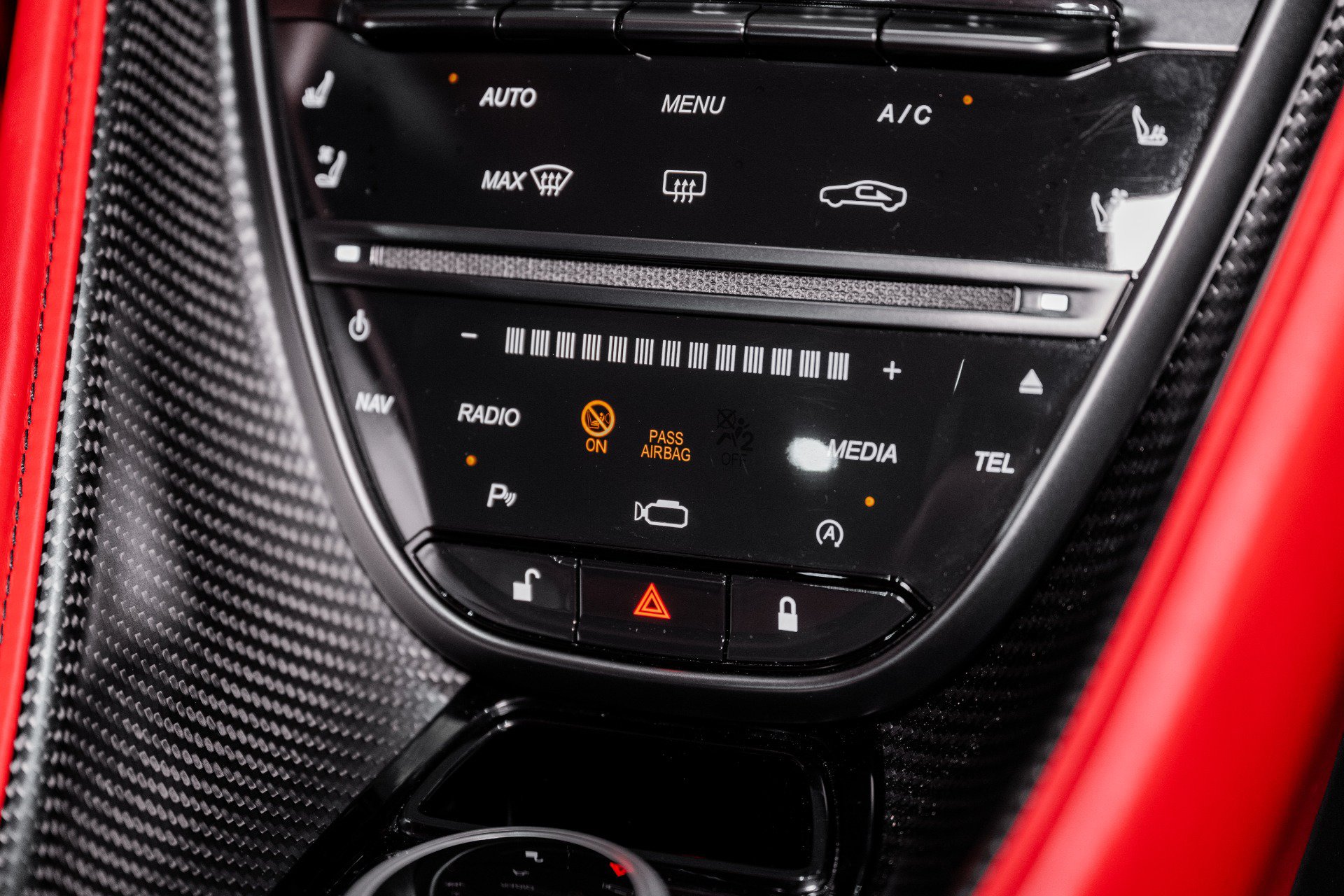 Used 2023 Aston Martin DB11 Coupe RWD image 31