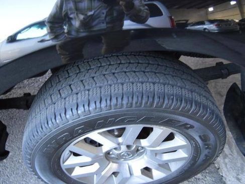 Used 2012 Nissan Frontier SL w/ Moonroof Pkg image 34