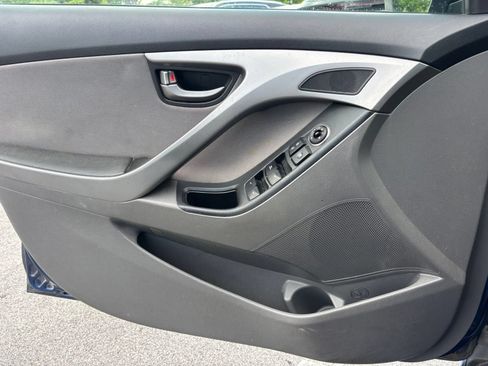 Used 2015 Hyundai Elantra SE w/ Option Group 02 FWD image 6