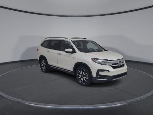 Used 2019 Honda Pilot Touring image 3