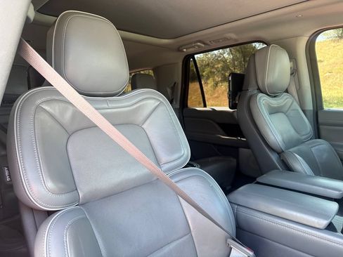 Used 2018 Lincoln Navigator Reserve w/ Technology Package AWD/4WD image 33