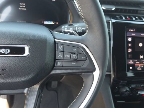 Used 2024 Jeep Grand Cherokee Altitude RWD image 17