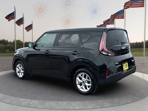 Used 2023 Kia Soul LX w/ Option Group 015 FWD image 4