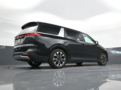 Used 2022 Kia Carnival EX image 22