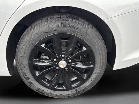 Used 2024 Chevrolet Malibu LT FWD image 11
