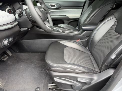 Used 2024 Jeep Compass Latitude AWD/4WD image 18