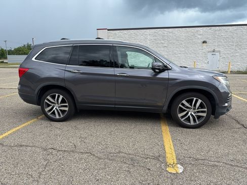 Used 2018 Honda Pilot Touring image 19