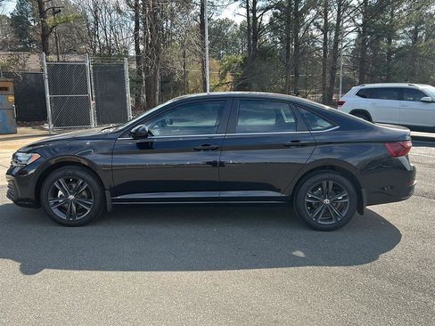 Certified 2023 Volkswagen Jetta SE w/ Panoramic Sunroof Package image 3