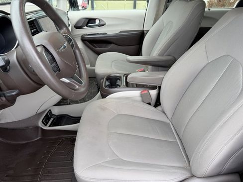 Used 2018 Chrysler Pacifica Touring Plus w/ Tire & Wheel Group image 7