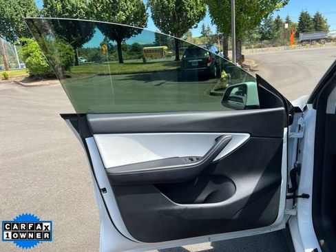Used 2022 Tesla Model Y Performance AWD/4WD image 14