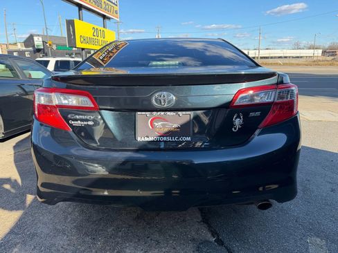 Used 2013 Toyota Camry L image 4