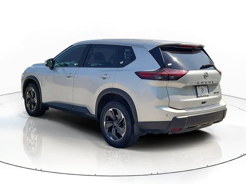 Used 2024 Nissan Rogue SV AWD/4WD image 3