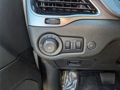 Used 2022 Jeep Cherokee Limited image 17