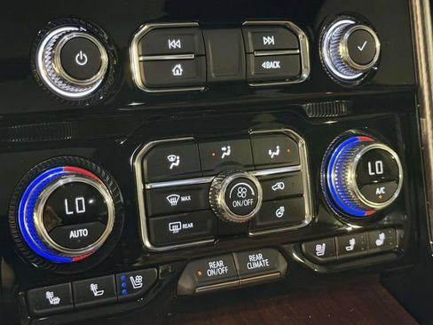 Used 2024 GMC Yukon Denali Ultimate AWD/4WD image 35