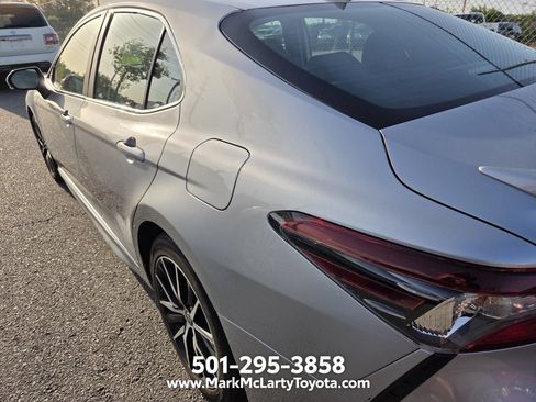Used 2022 Toyota Camry SE FWD image 9