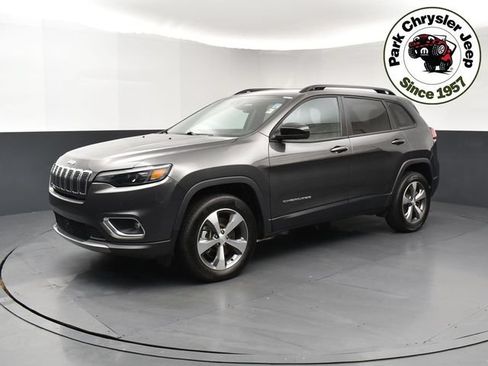 Used 2022 Jeep Cherokee Limited AWD/4WD image 3