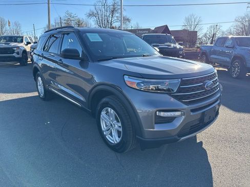 Used 2022 Ford Explorer XLT w/ Equipment Group 202A image 7