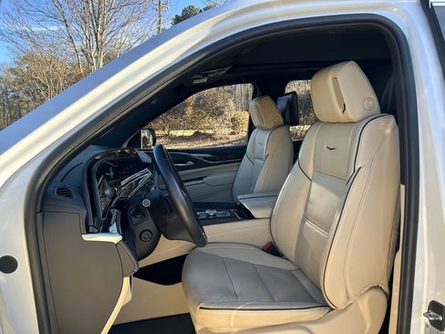 Used 2024 Cadillac Escalade ESV Premium Luxury image 36