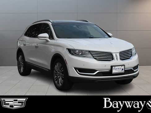 Used 2017 Lincoln MKX Reserve w/ Driver Assistance Package image 3