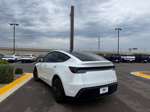 Used 2026 Tesla Model Y AWD image 7
