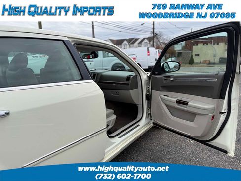 Used 2009 Chrysler 300 C image 22