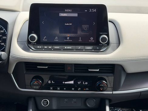 Used 2023 Nissan Rogue SV FWD image 21
