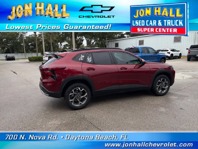 Used 2024 Chevrolet Trax LT w/ Driver Confidence Package FWD image 11