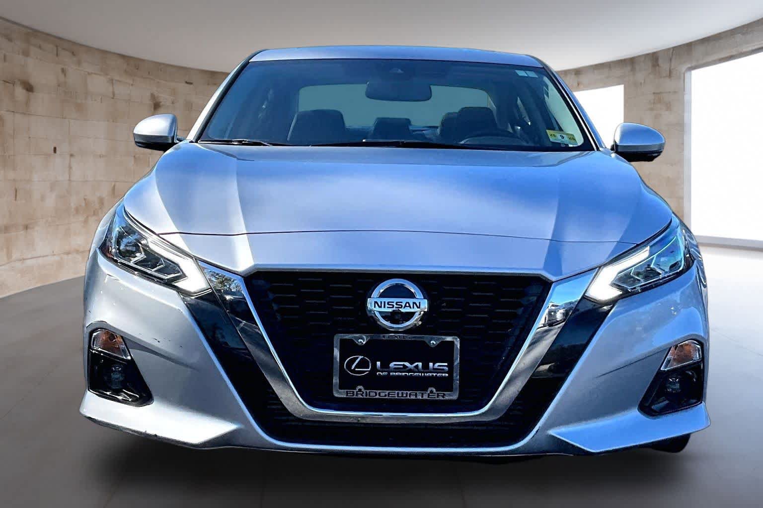 Used 2019 Nissan Altima 2.0 Platinum FWD image 2