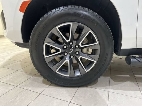 Certified 2024 Chevrolet Suburban Z71 w/ Luxury Package AWD/4WD image 32