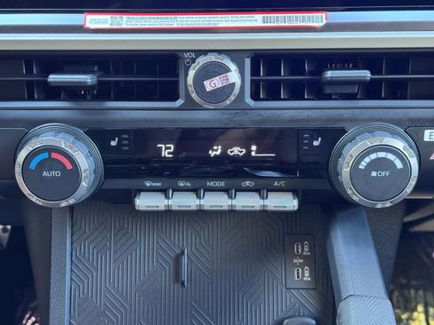 Used 2025 Toyota Tacoma TRD Sport image 28