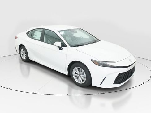 Used 2026 Toyota Camry LE FWD image 2