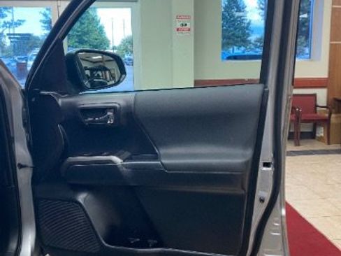 Used 2021 Toyota Tacoma TRD Sport RWD image 14