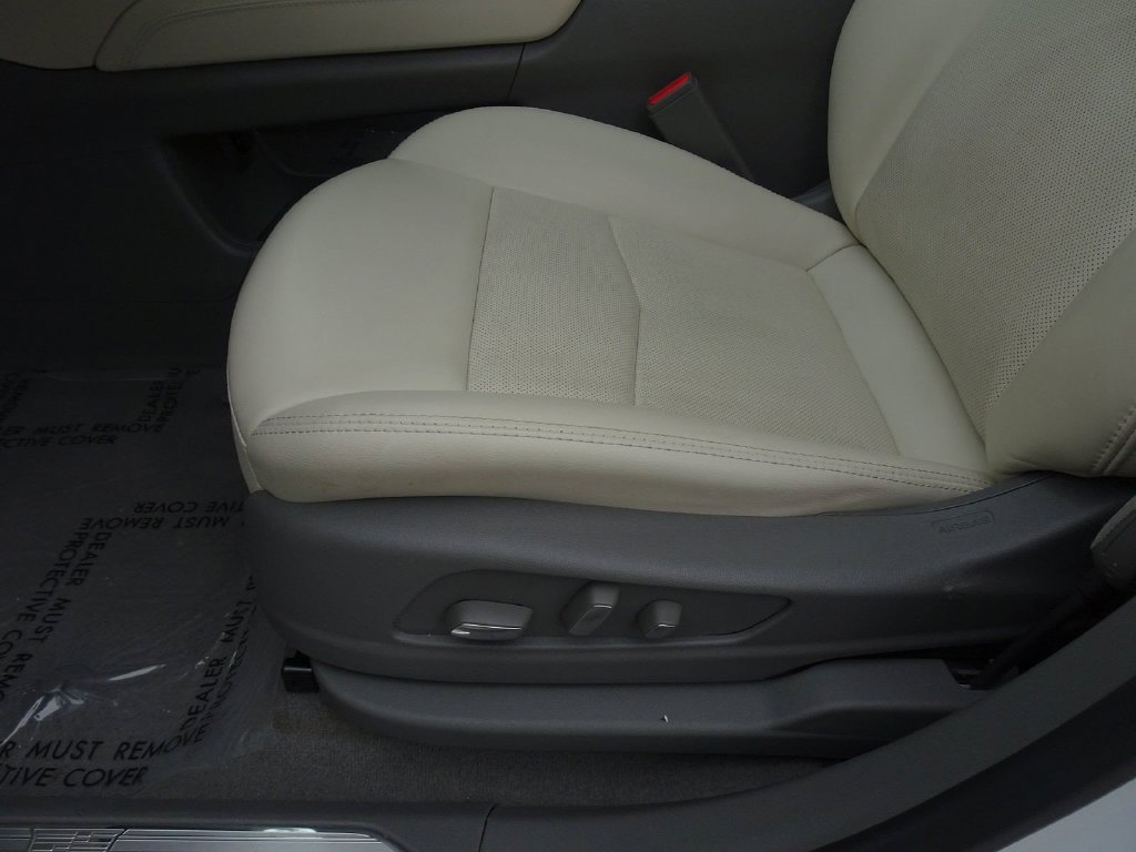Certified 2022 Cadillac XT5 Premium Luxury FWD image 8