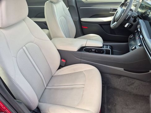 Used 2025 Hyundai Sonata SEL FWD image 31
